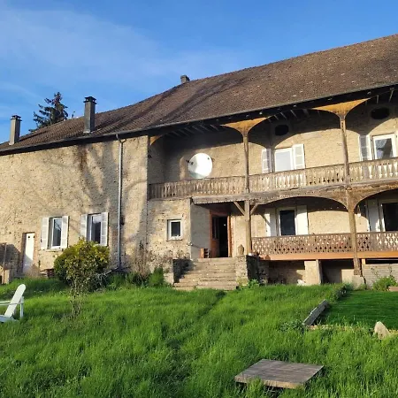 Prázdninový dům Superbe Maison En Pierre Sault-Brenaz