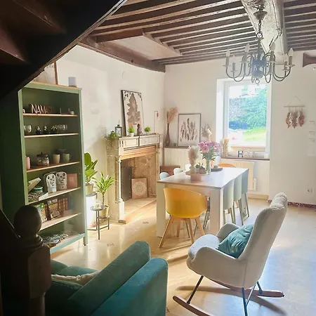 Prázdninový dům Superbe Maison En Pierre